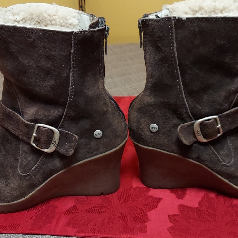 Boots - Picture 6 of 9